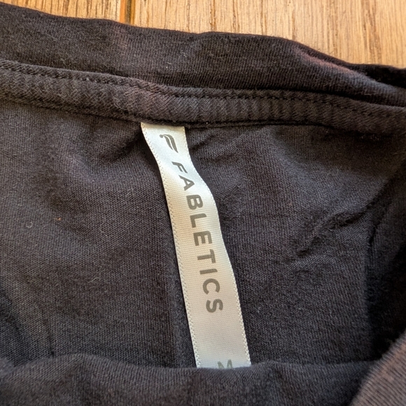 Women's Fabletics Solid Black Sleeveless Active Wear Tank Top Size Medium - Picture 2 of 2